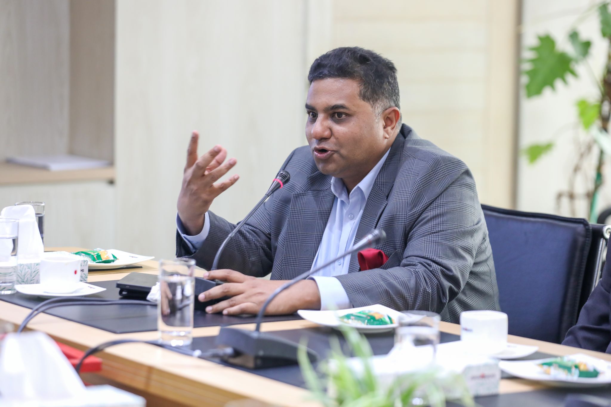 Signing Ceremony of IPDC-Prothom ALo Priyo Shikkhok Sommanona 2025, 5th Edition 5
